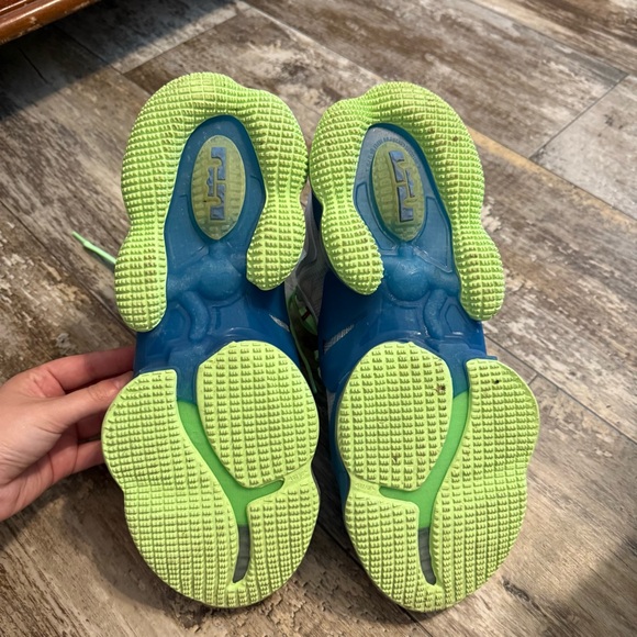 Men’s Nike LeBron 19 Dutch Blue Pomegranate Lime Sneakers - Picture 5 of 6